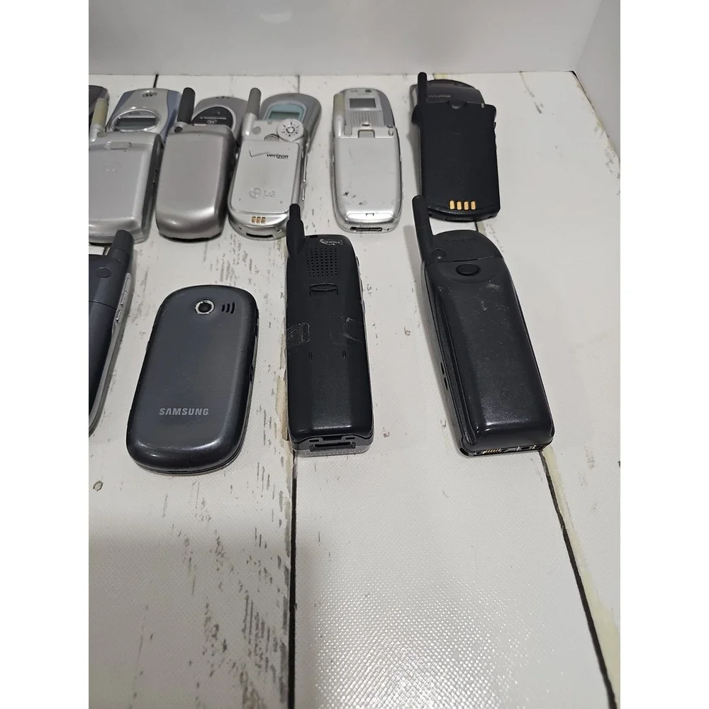 Vintage Cell Phone Lot of 13 Nokia Motorola  Samsung Sprint PCS Untested